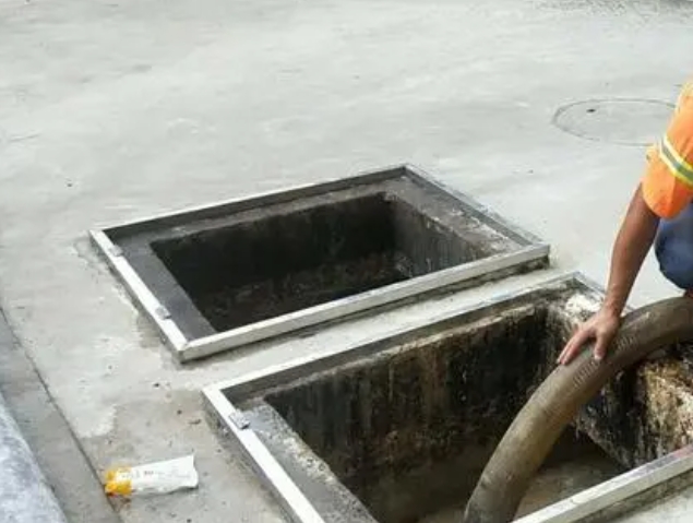 平川化粪池清理